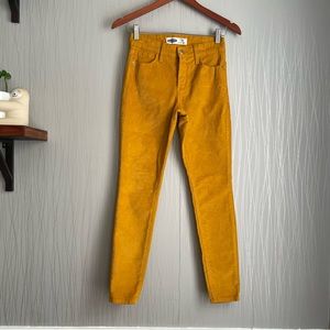 Old Navy Super Skinny High Rise Corduroy Pants Women’s size 0 Petite Gold Cords